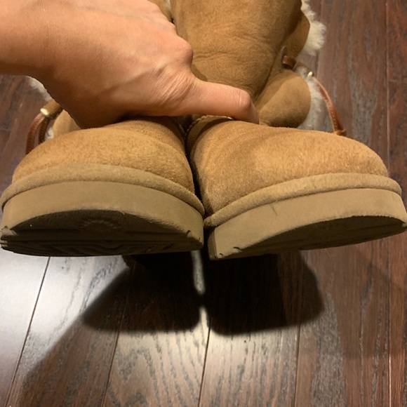 UGG Boots - Picture 3 of 8